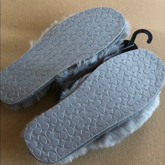 Coach Zoe Slipper Grey Fur NWT - Picture 5 of 5